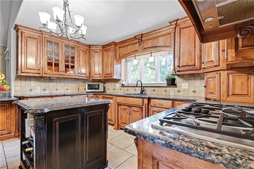 Photo 14 of 52 - 4405 W 126th Street