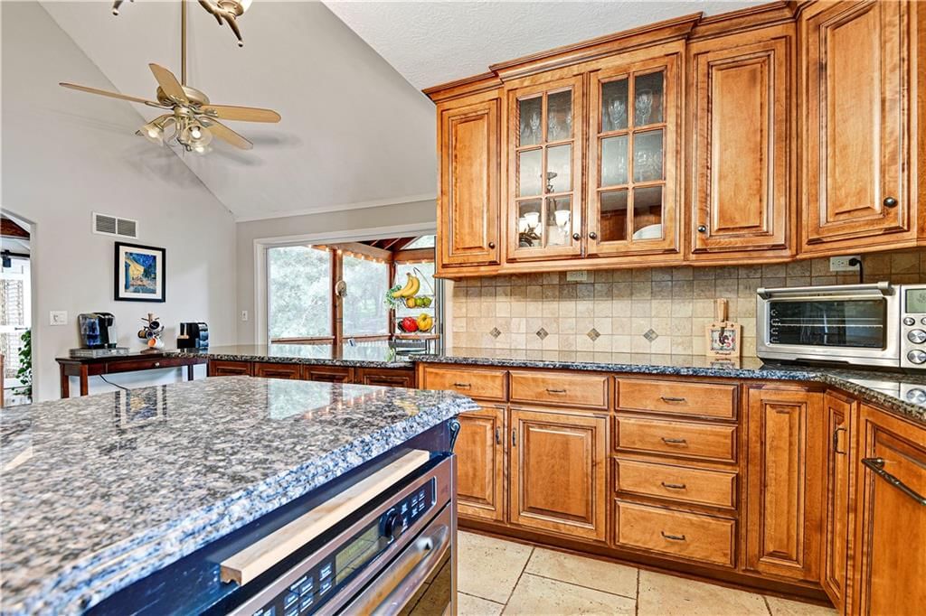 Photo 16 of 52 - 4405 W 126th Street