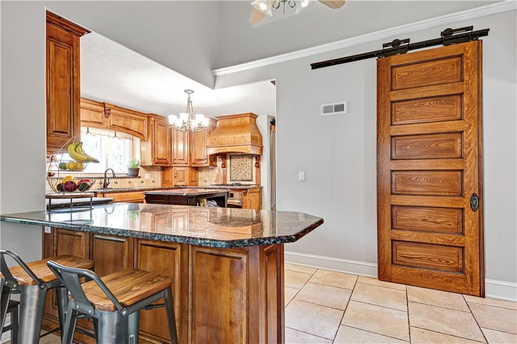 Photo 17 of 52 - 4405 W 126th Street