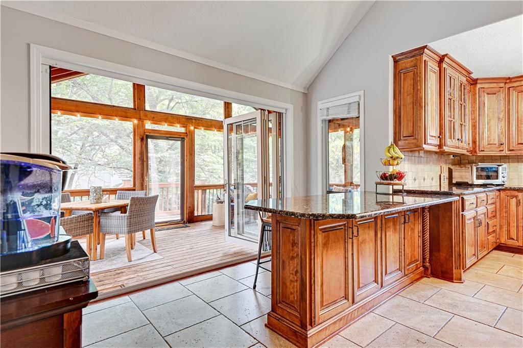 Photo 18 of 52 - 4405 W 126th Street