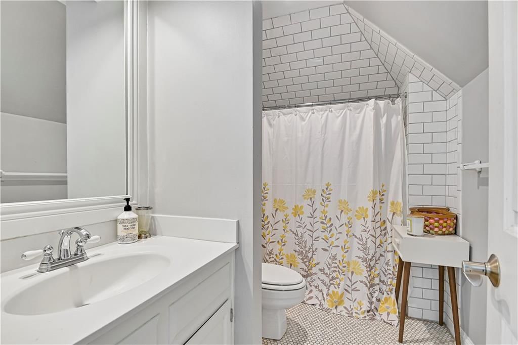 Photo 30 of 52 - 4405 W 126th Street
