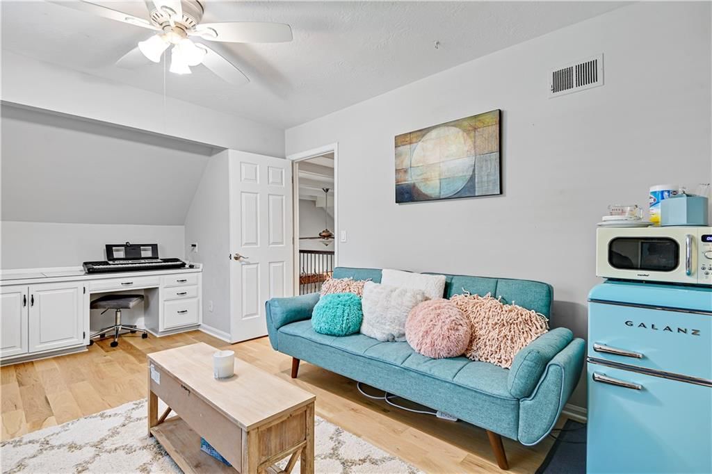 Photo 32 of 52 - 4405 W 126th Street