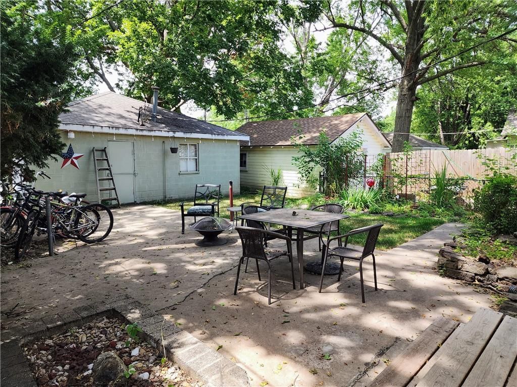 1100 S Noland Road — photo 4