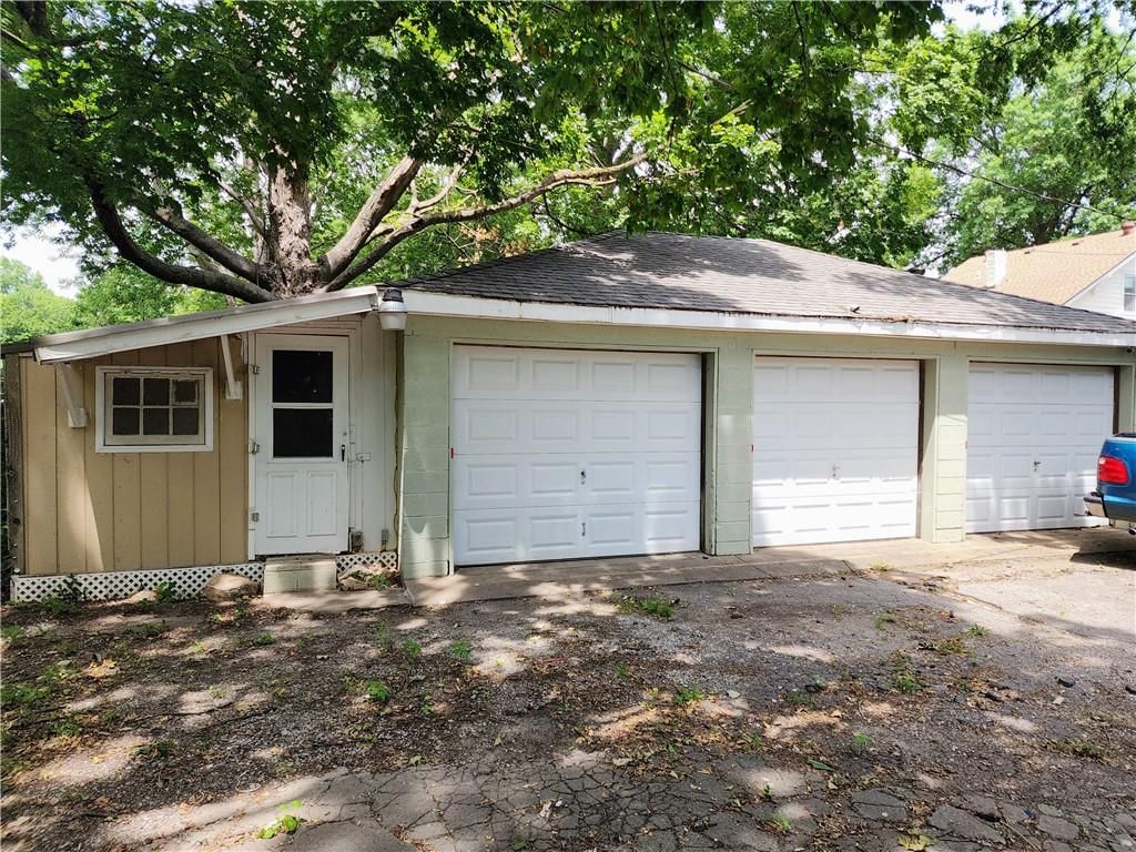 1100 S Noland Road — photo 7