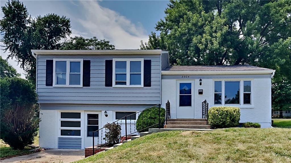 2904 N Spring Street — photo 1