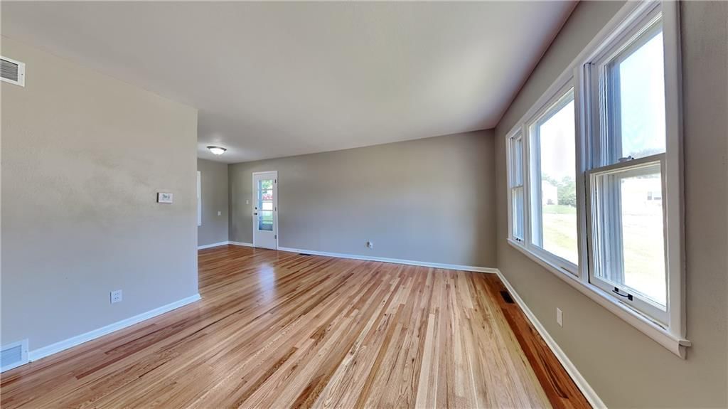 2904 N Spring Street — photo 2