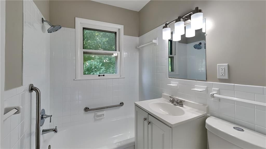 2904 N Spring Street — photo 9