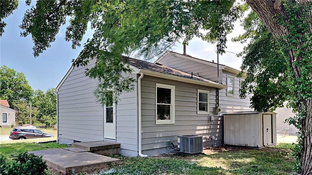 2904 N Spring Street — photo 11