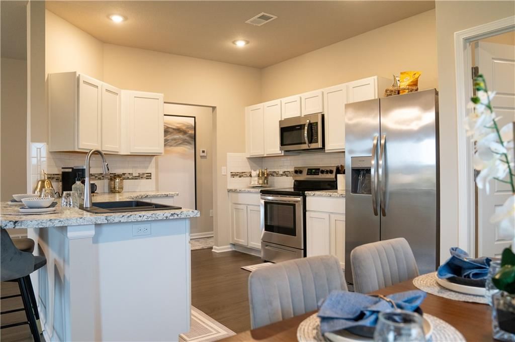 502 N Pear Street — photo 25