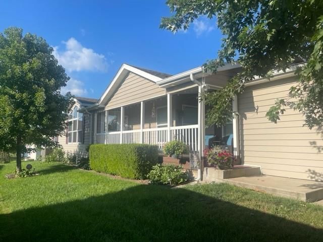 410 NE Sycamore Court — photo 1