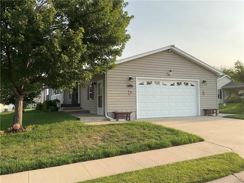410 NE Sycamore Court — photo 2