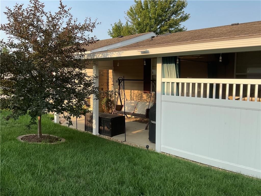 410 NE Sycamore Court — photo 8