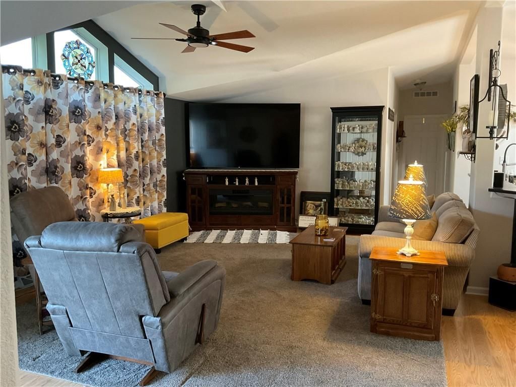 410 NE Sycamore Court — photo 12