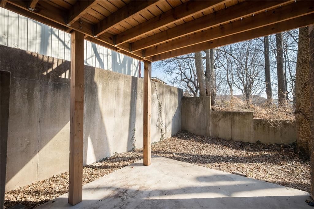 525 N Osage Street — photo 38