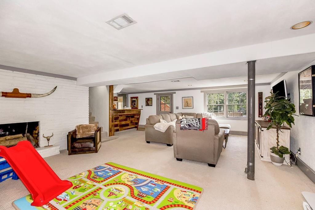 9919 Linden Street — photo 19
