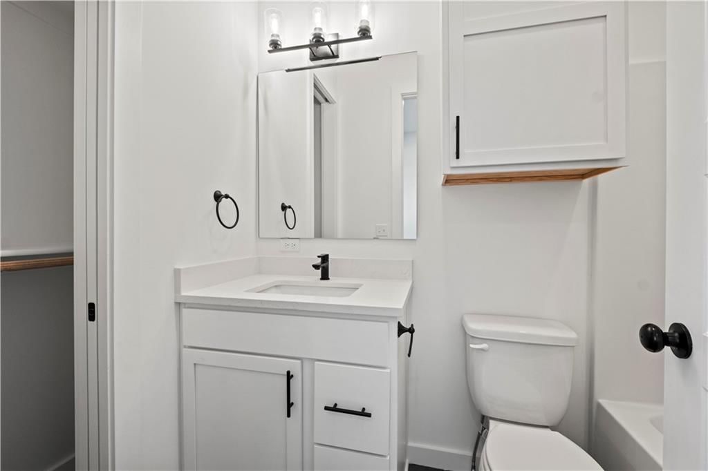 451 SW Longview Boulevard — photo 21