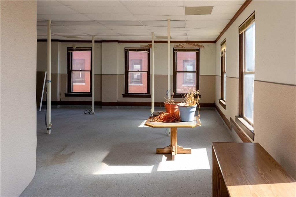102 Ohio Street W — photo 37