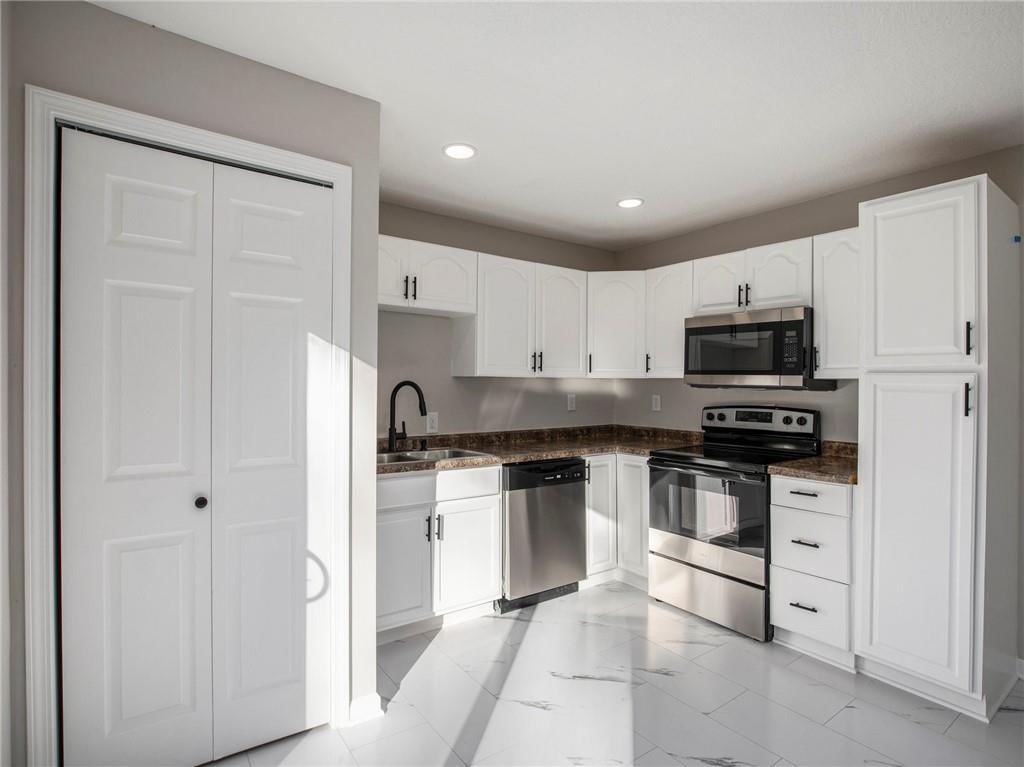 Photo 8 of 18 - 339 E Nettleton Avenue