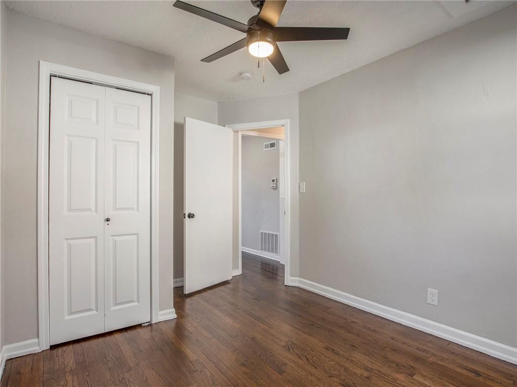 Photo 12 of 18 - 339 E Nettleton Avenue