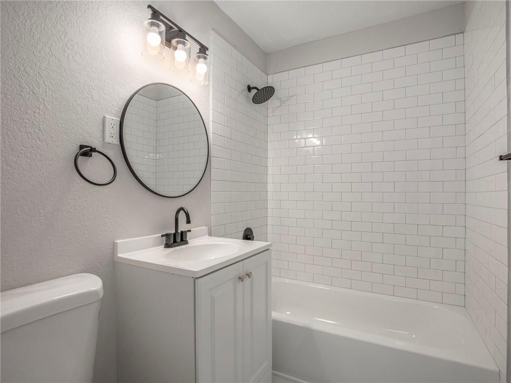 Photo 13 of 18 - 339 E Nettleton Avenue