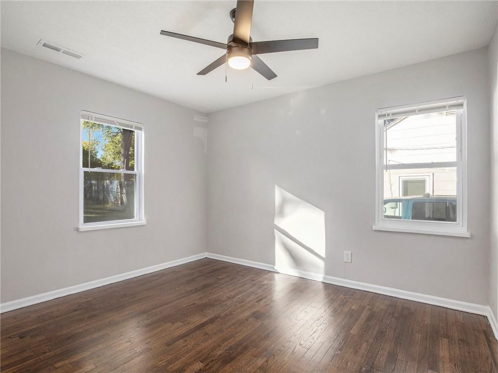 Photo 15 of 18 - 339 E Nettleton Avenue