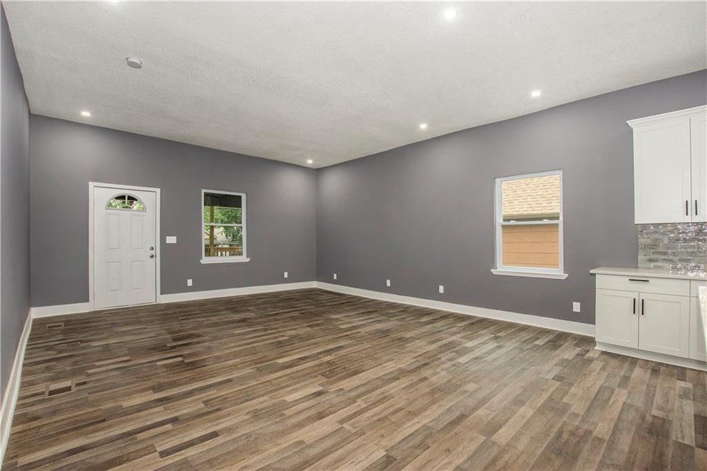 506 Dakota Street — photo 9