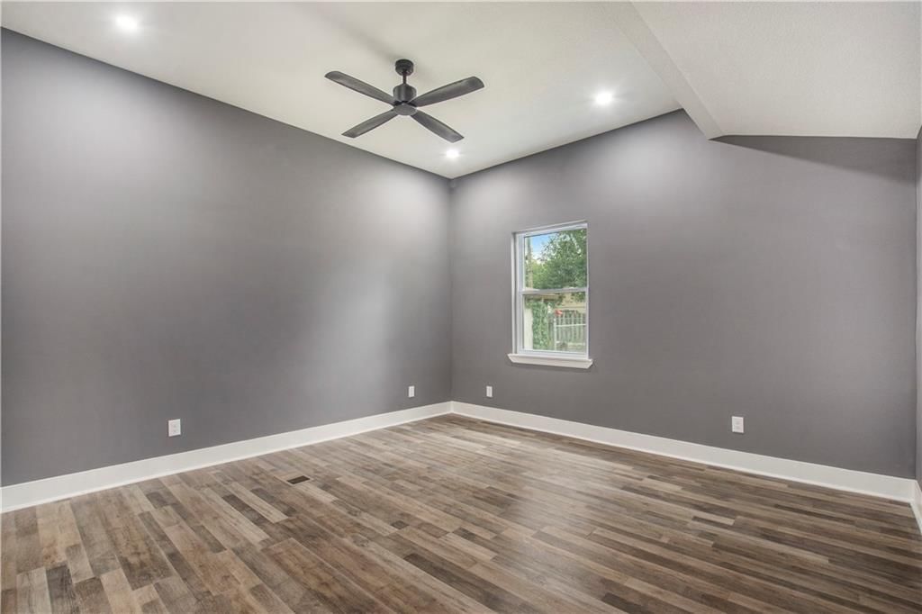 506 Dakota Street — photo 18