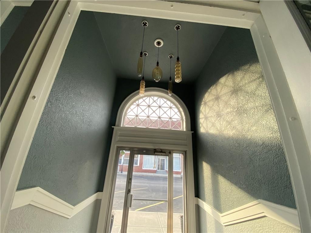 Photo 8 of 24 - 333 S Hudson Street