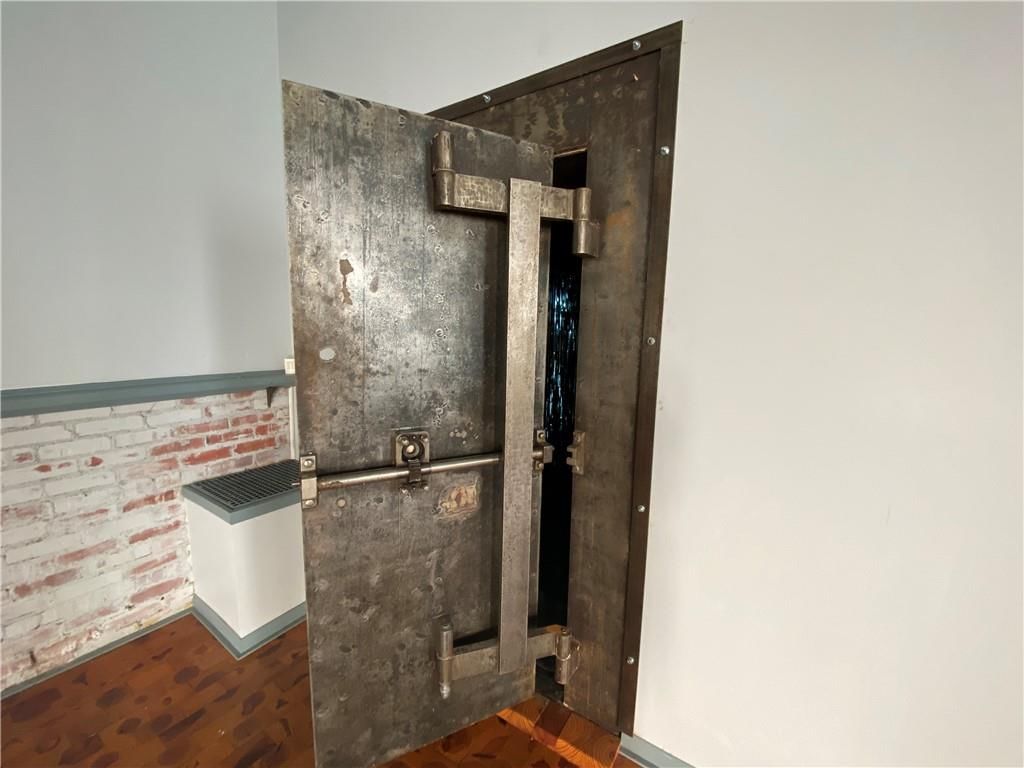 Photo 12 of 24 - 333 S Hudson Street