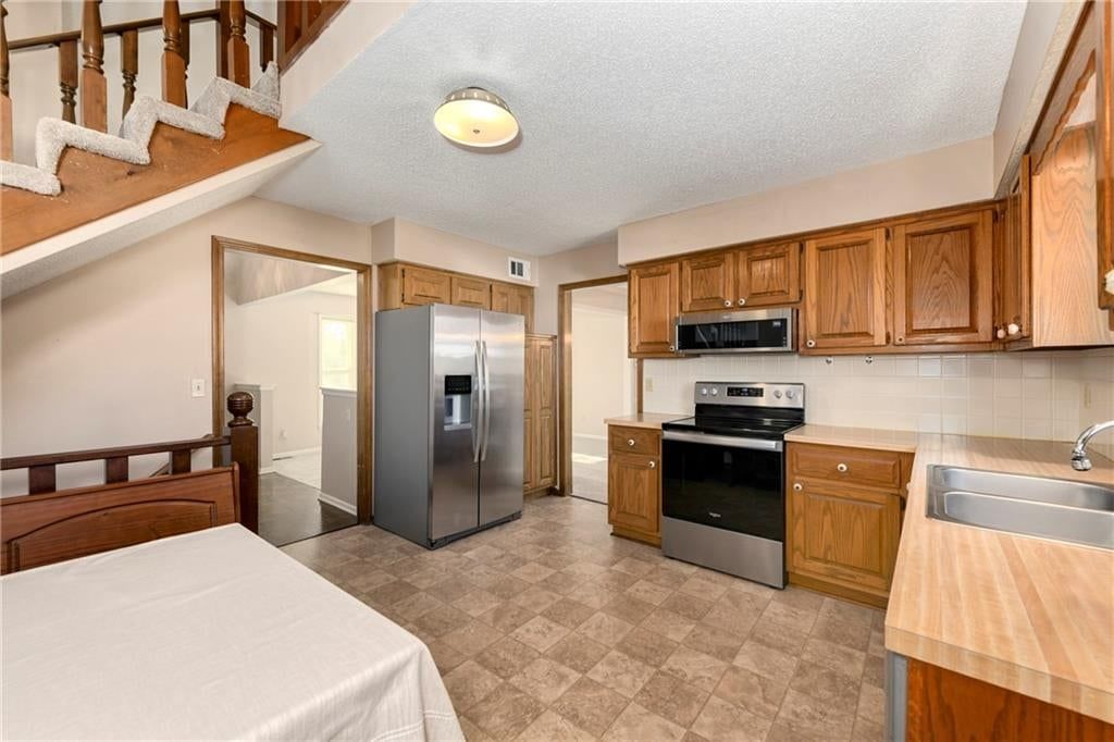 8806 W 118th Terrace — photo 5