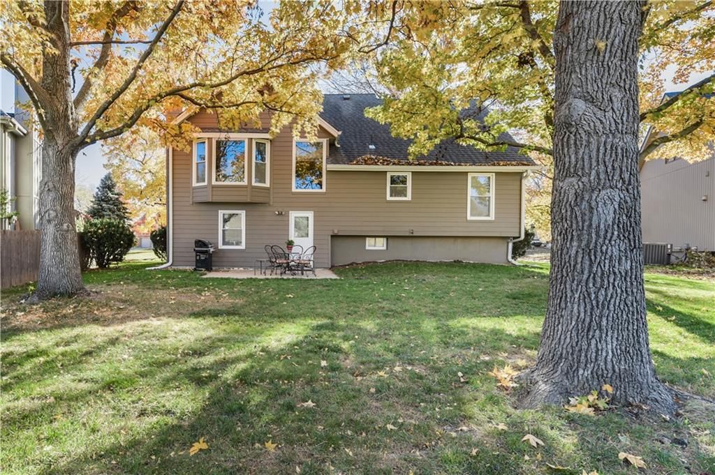 8806 W 118th Terrace — photo 32