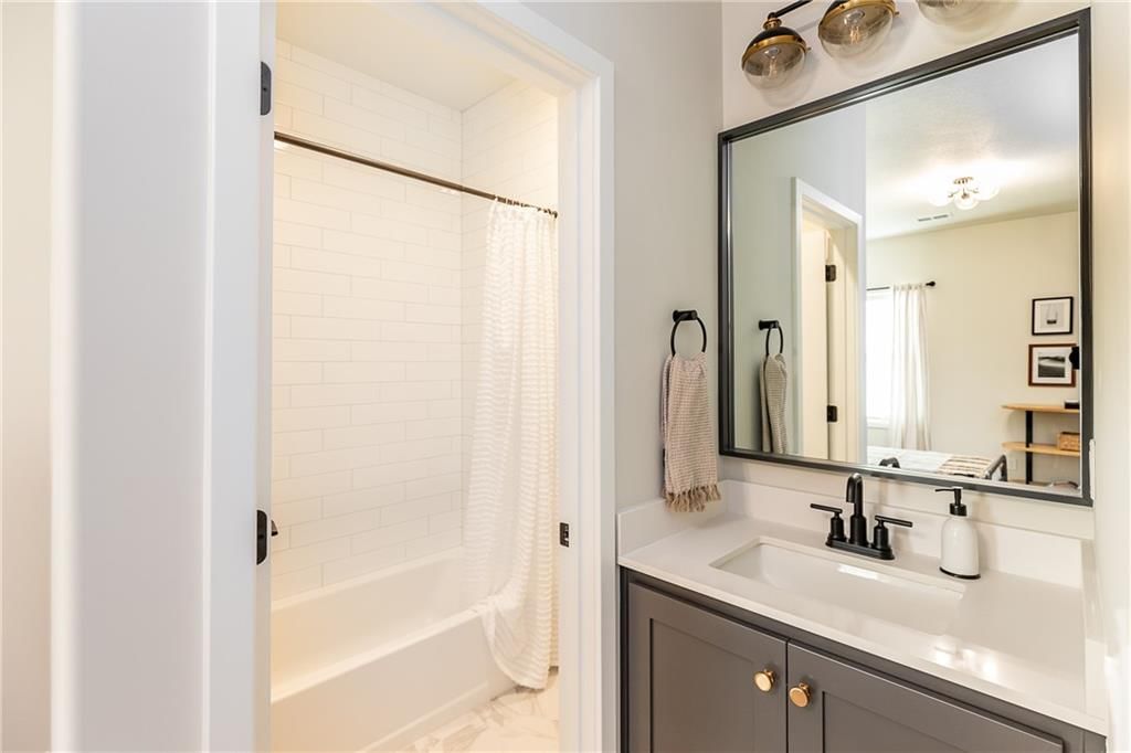 Photo 32 of 46 - 18612 Howe Drive