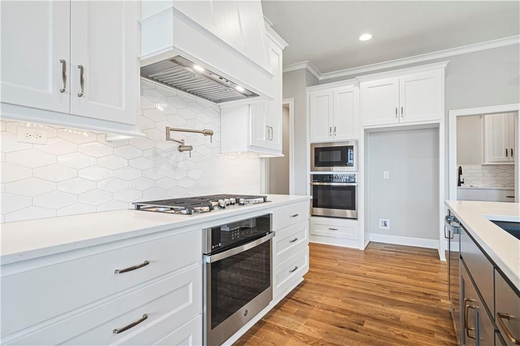 22018 W 114th Court — photo 24