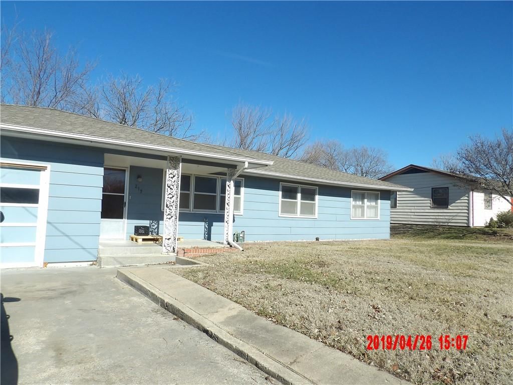 217 W Warren Avenue — photo 2