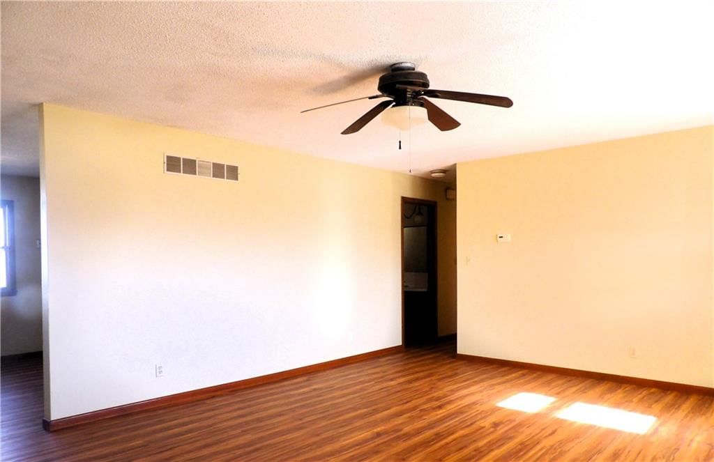 217 W Warren Avenue — photo 10