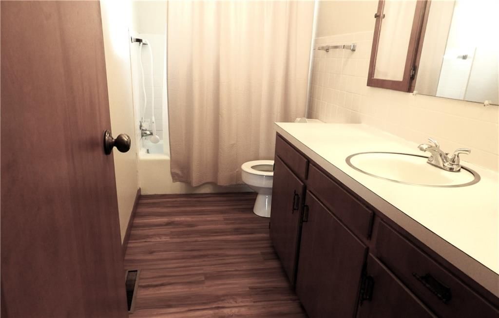 217 W Warren Avenue — photo 26