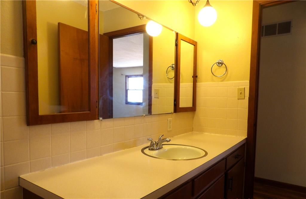 217 W Warren Avenue — photo 27