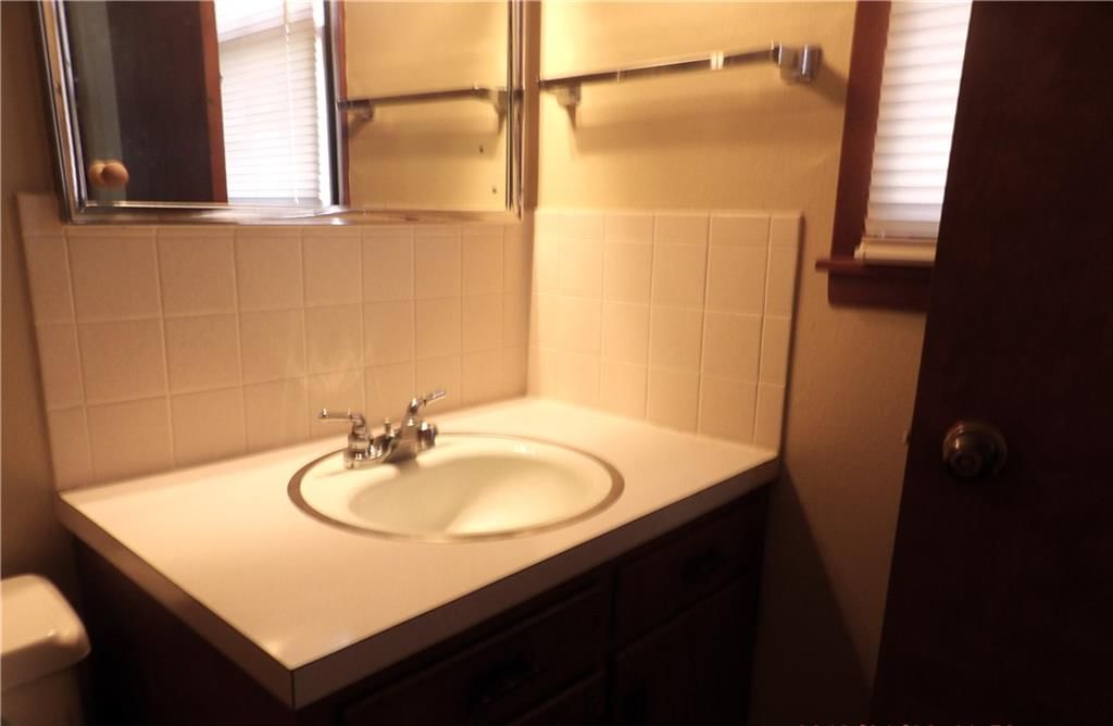 217 W Warren Avenue — photo 32