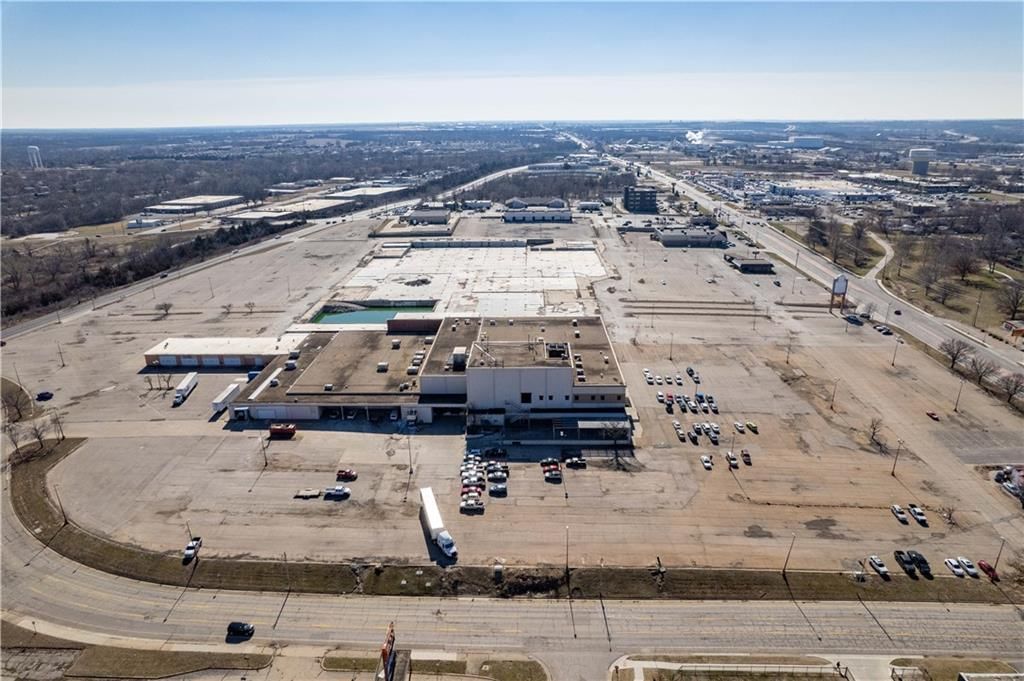 3500-3600 SW Topeka Boulevard — photo 12