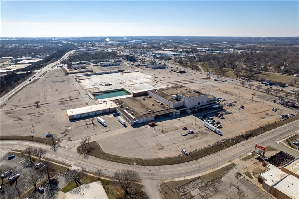 3500-3600 SW Topeka Boulevard — photo 13