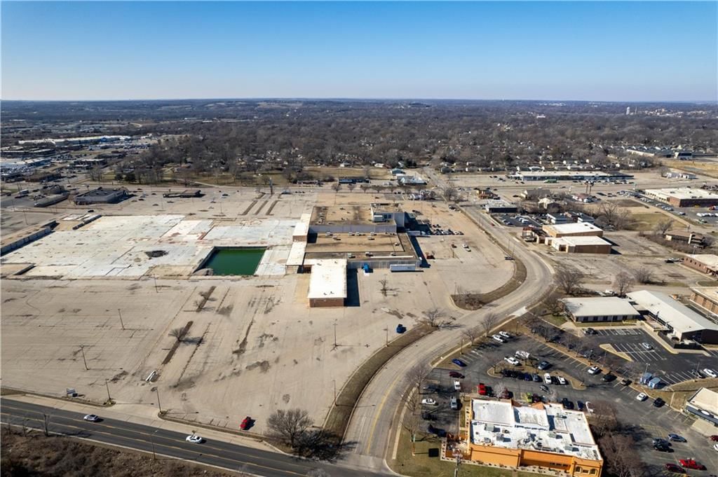 3500-3600 SW Topeka Boulevard — photo 15