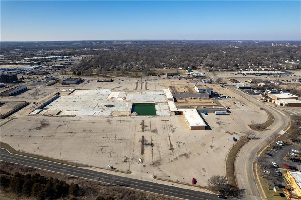 3500-3600 SW Topeka Boulevard — photo 16