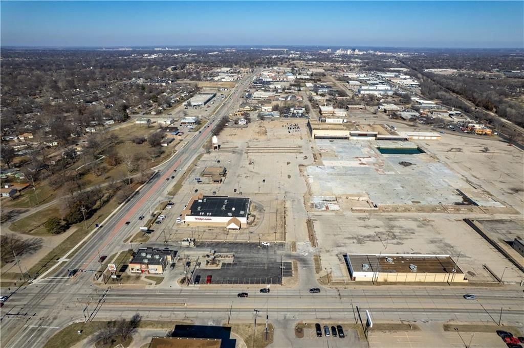 3500-3600 SW Topeka Boulevard — photo 22