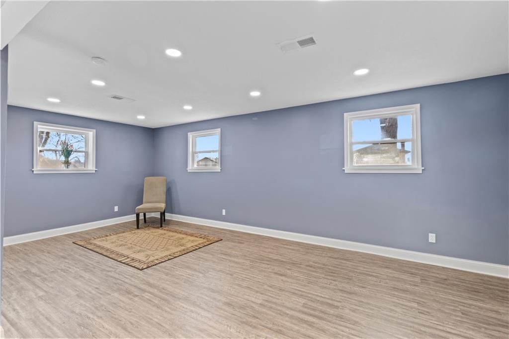 10801 wheeling Street — photo 25