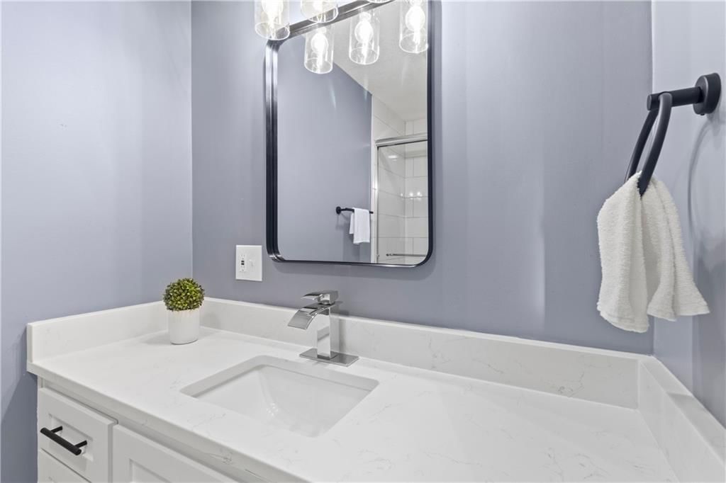 10801 wheeling Street — photo 32