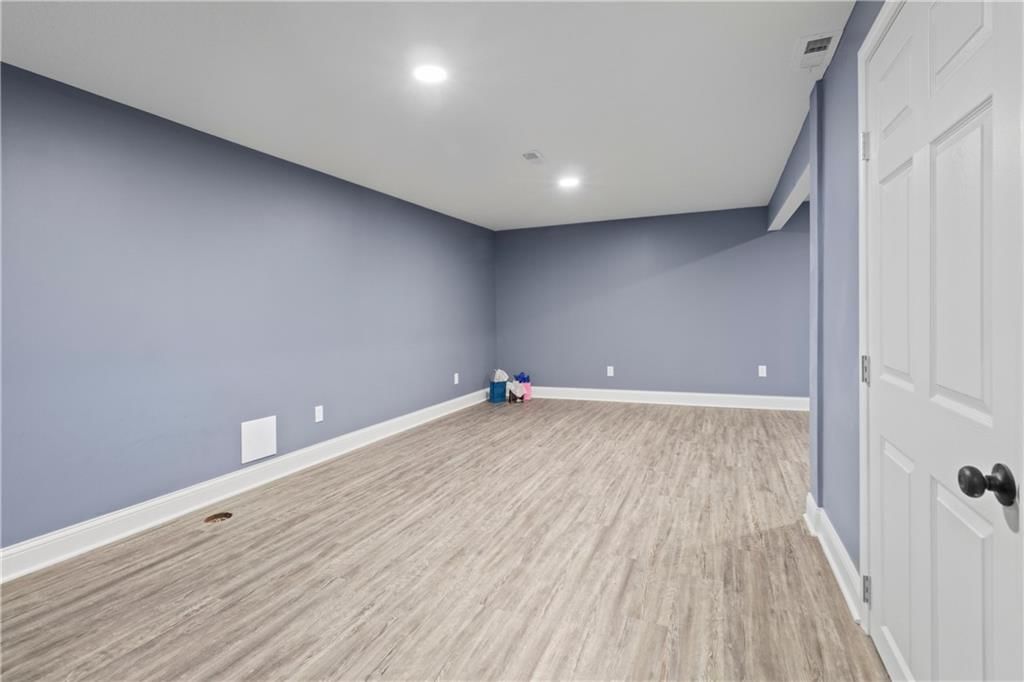 10801 wheeling Street — photo 36