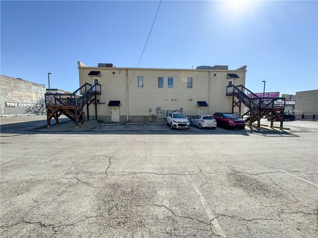 3756 Broadway Boulevard — photo 3