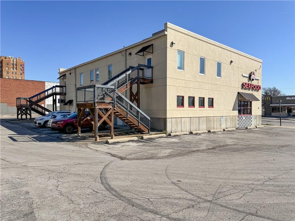 3756 Broadway Boulevard — photo 4