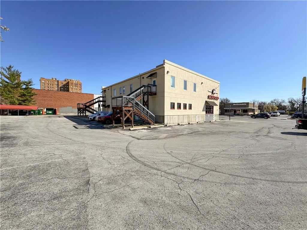 3756 Broadway Boulevard — photo 5