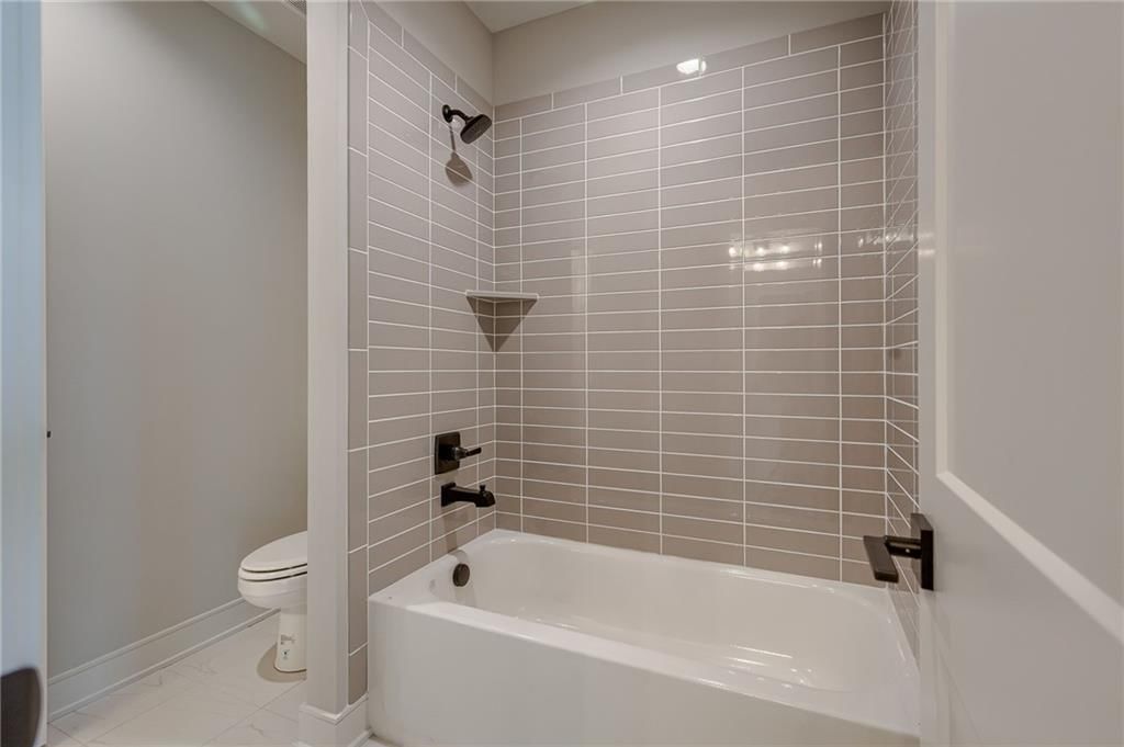 9187 N Chestnut Avenue — photo 24
